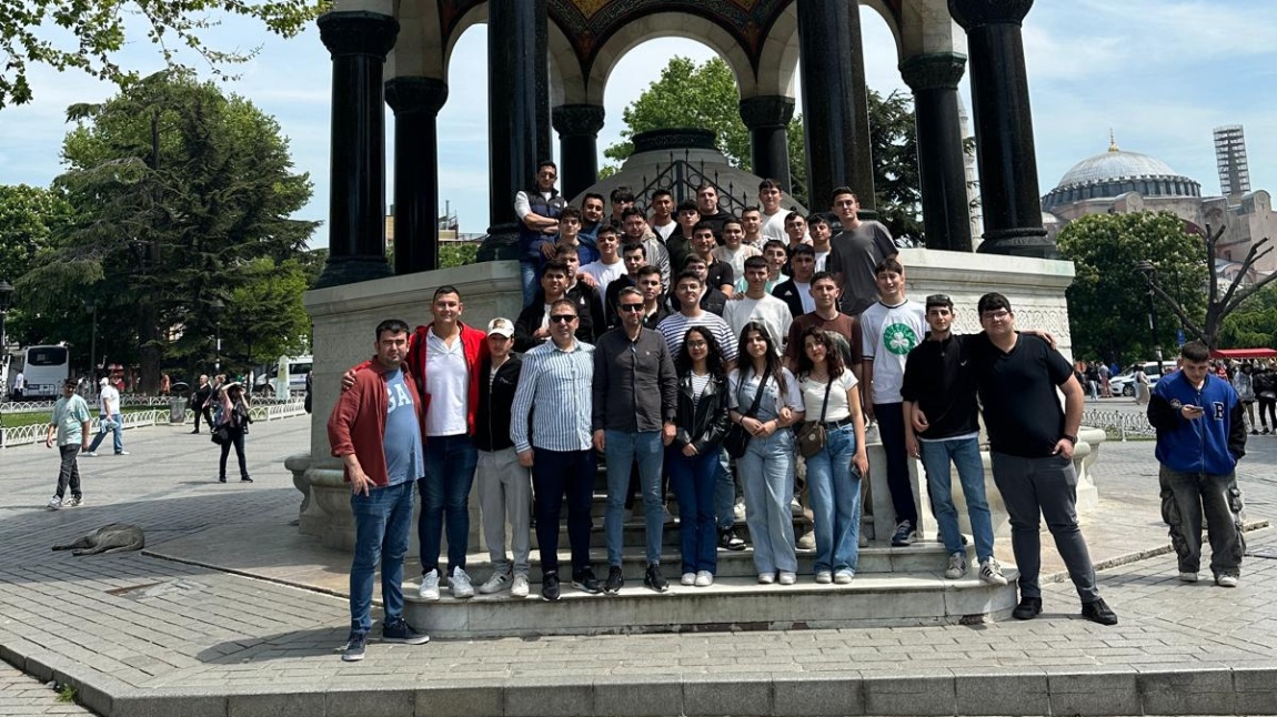 İstanbul Büyükşehir Belediyesi Kültür Dairesi Başkanlığı tarafından okulumuz 12. sınıf öğrencilerine Tarihi Yarımada ve Yerebatan Sarnıcı gezisi düzenlendi.